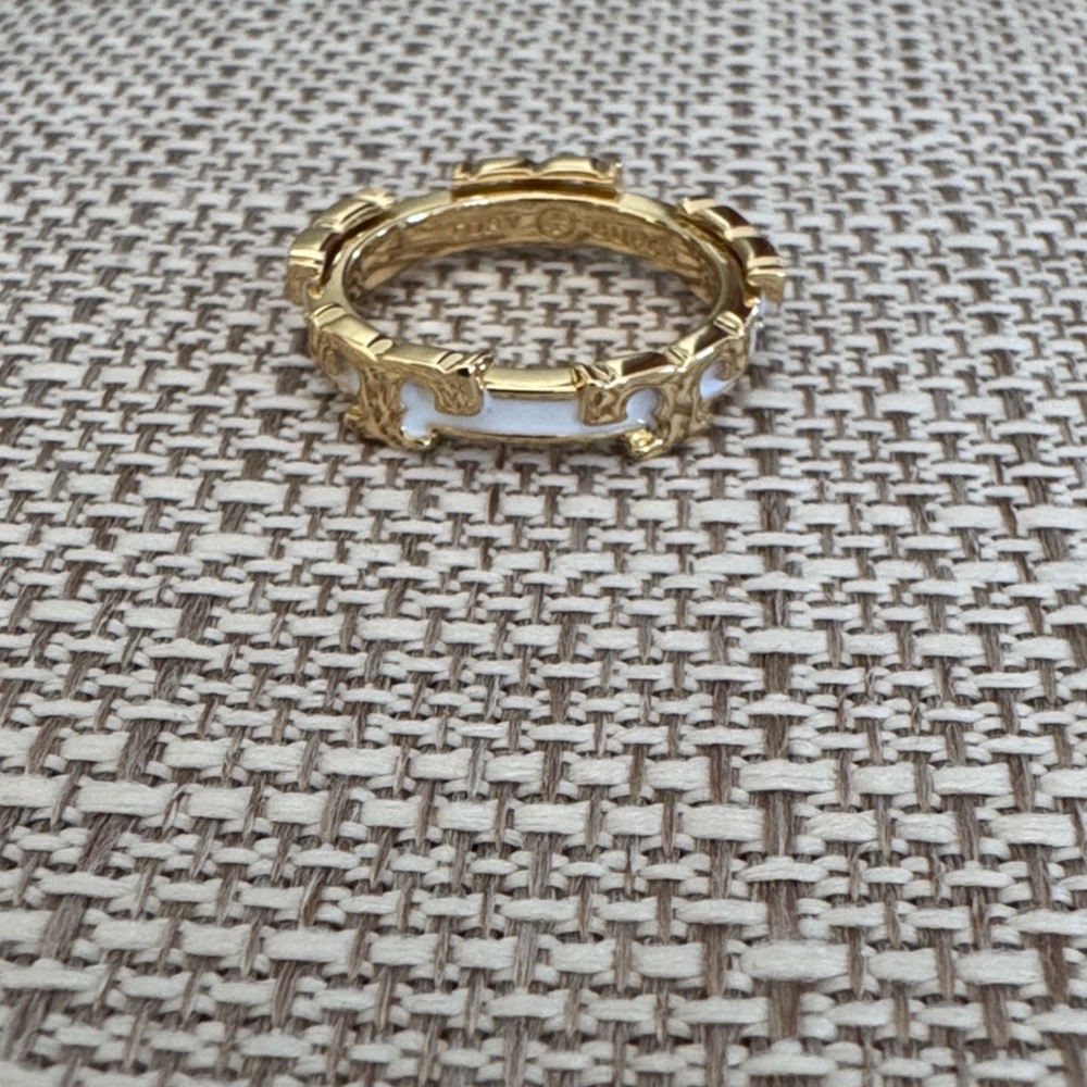 NWOT Tory Burch Serif-T Stackable Logo ring with white enamel in gold